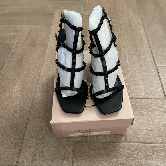 New in Box Black Studded Heels, Size 9 - Picture 3 of 6